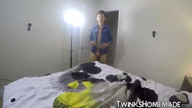Boy goes up while being butt hammered in awesome home-made clip