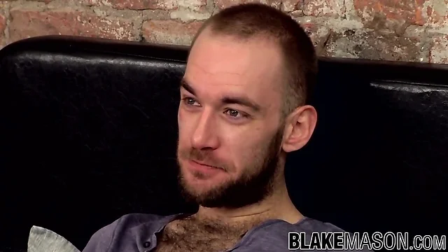 Haired bum Lincoln Gates loves to wank off after an interview