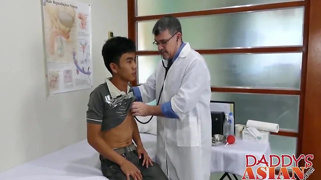Oriental boy barebacks with mature deviant in doctors office