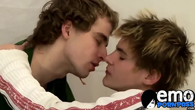 Thin emo teenagers get busy in a tent by kissing and blowing