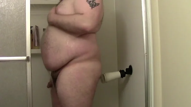 Chubby guy and a shower mount