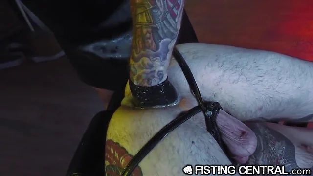Huge Sexy Italian Dr. Dad Fists Nice Inked Males Butt