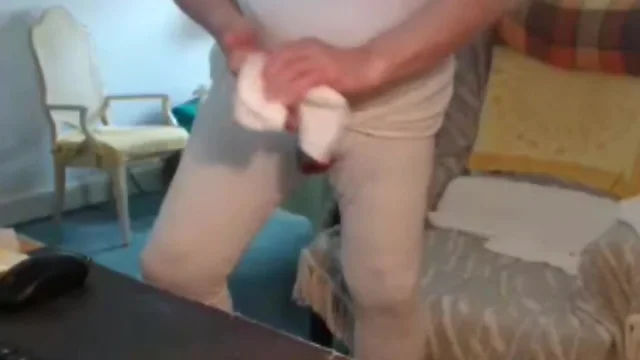 Daddy`s Hot Solo Masturbation Session: Amateur Gay Video
