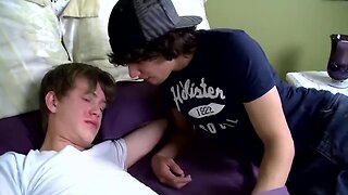 Hot Twink Bareback Blowjob: A Passionate Experience!