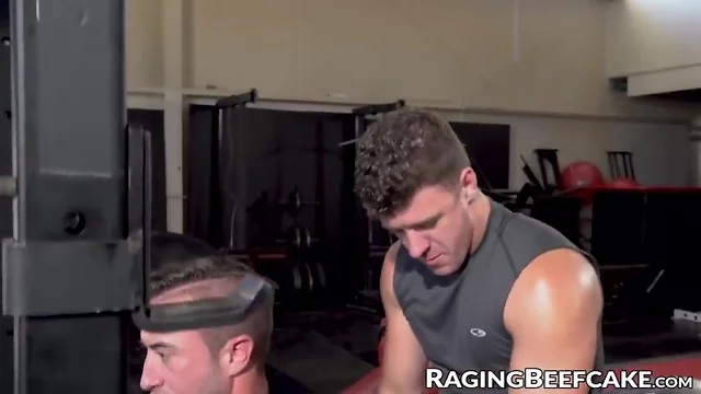 Strong gays kiss and anally fuck after a hot workout
