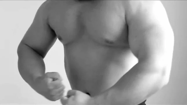 Beefy bodybuilder's sexy clip