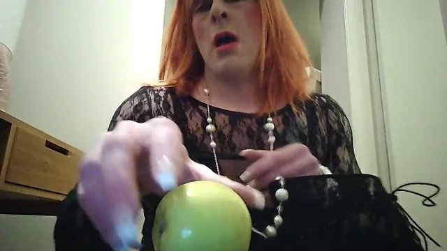 Debbiefifeslut backside to mouth dildo and apple
