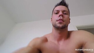 Maskurbate czech hunk caught flexing and jerking on spycam