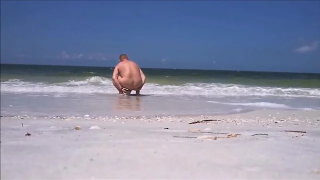 I'm show you me extreme open butt-hole at the nudist beach