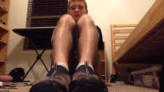 Xandermartin98's mouthwatering foot tease