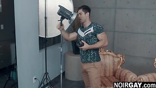 Photographer fucks his darky gay model