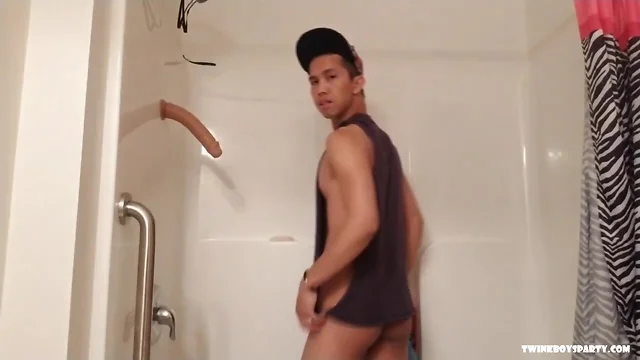 Teenager raul toy masturbating in shower