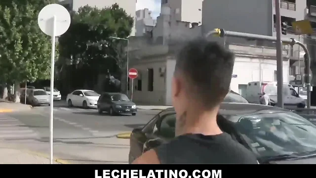 Inked latino cocksucker takes condomless pecker lechelatino.com