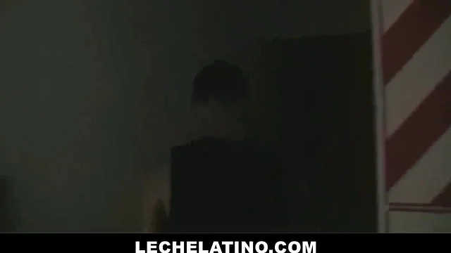 Inked latino cocksucker takes condomless pecker lechelatino.com