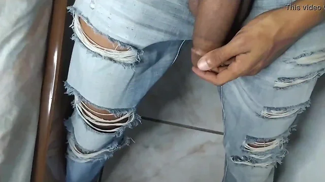 Aquela punheta demorada do dotado usando calça jeans