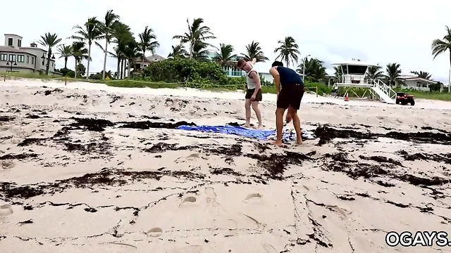 Beachside Ass-Fucking & Twink-Blowjob: Athletic Couple`s Passionate Rendezvous