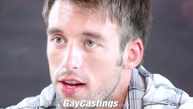 Gaycastings hunky contractor shows off and jerks
