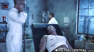 Dad doctor & his giant pecker monster fuck nerdy assistant
