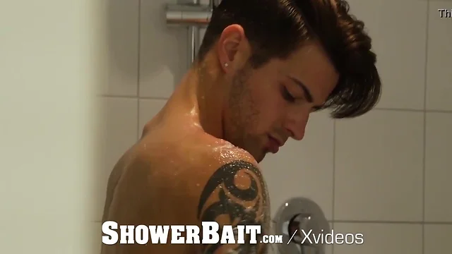 Showerbait str8 shower fuck with casey everett and masturbate andy