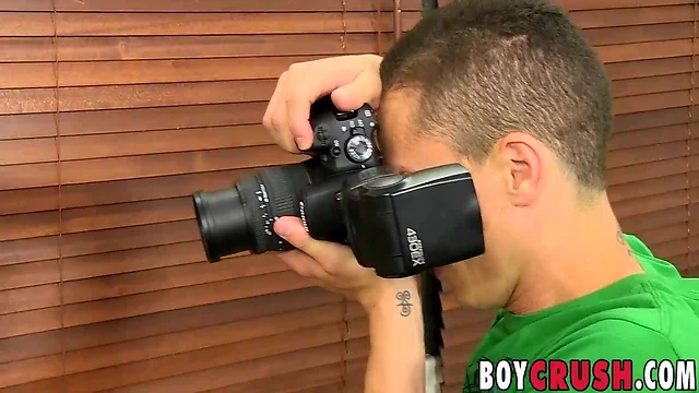 Photographer teenager gives head before giving himself a facial