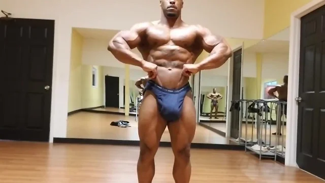 Dectric lewis showing out a lil bit