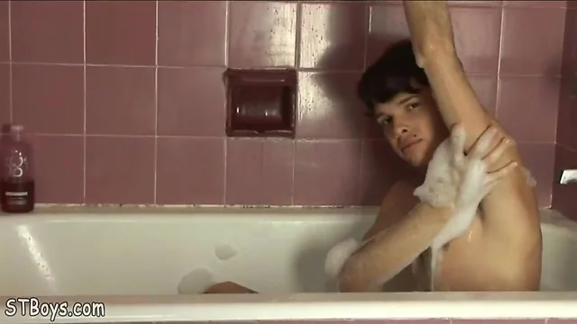 Bare teenager having fun jacking off in a round bath