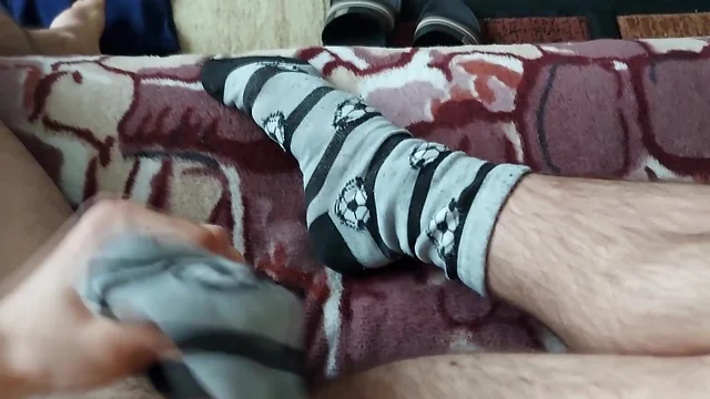 College student masturbates after classes and enjoys sock bursting up!