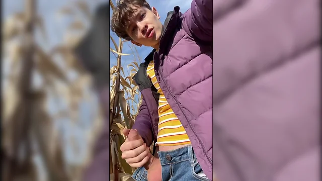 Explosive Outdoor Handjob by Aroused College Twink