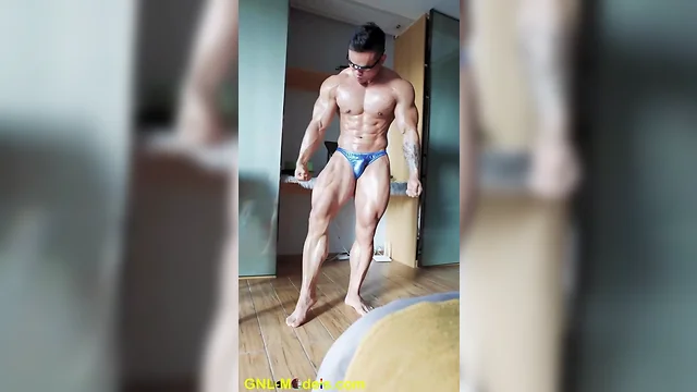 Bodybuilder flaunts impressive muscles for the camera