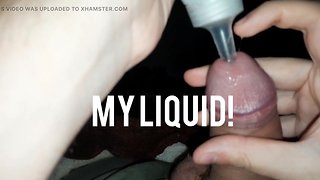 Making a cream pie with a nozzle bottle