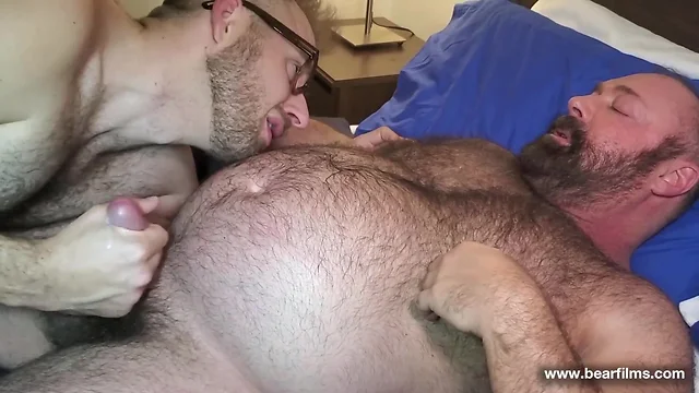 Joel morris & brad kalvo: anal & cumshot bareback bears