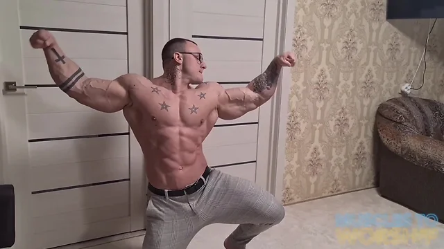 Hot muscle studs show off and get off: amateur masturbation with body builders and hunks muscleworship bodybuilders jocks striptease hunk gaybodybuilder