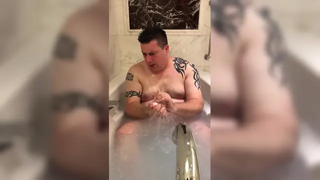 Big chubby bear bathing: fat bears & big guys