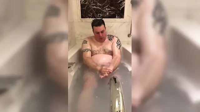 Big chubby bear bathing: fat bears & big guys