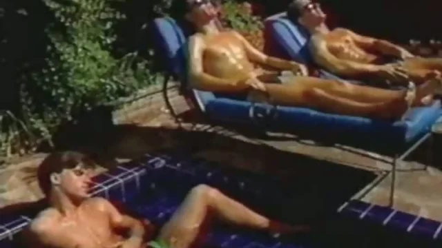 Hot tub hotties love to fuck