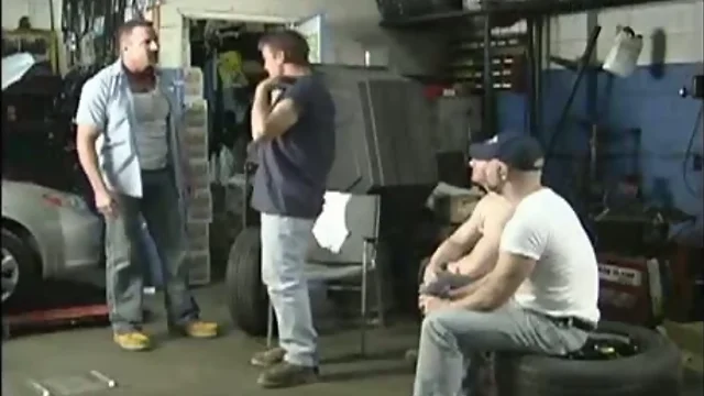 Super orgia de mecanicos en el garage